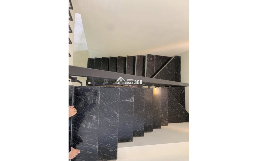 BÁN NHÀ PHÂN LÔ QUÂN ĐỘI LÝ SƠN LONG BIÊN 42m MT 4m 5 TẦNG THÔNG KHU CHUNG CƯ HẬU CẦN KHAI SƠN 2 THOÁNG NHIỀU TIỆN ÍCH.