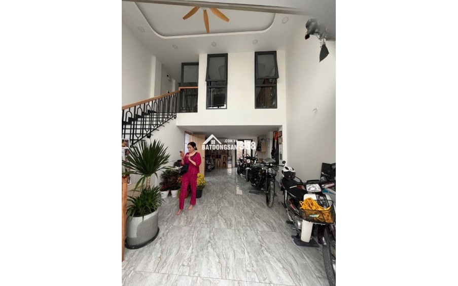 BÁN NHÀ MỚI XÂY THẠNH LỘC 15- 70M2- 5 TẦNG- HẺM XE HƠI THÔNG- TẶNG FULL NỘI THẤT- CHỈ 7,5 TỶ THƯƠNG LƯỢNG .