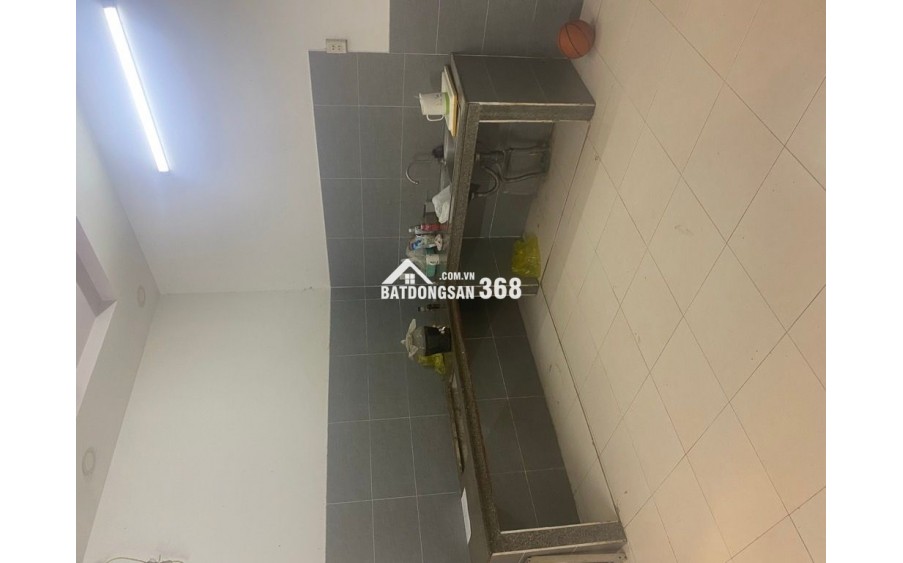 QUẬN 12 - - Kết cấu 2 tầng BTCT, gồm sân để xe, phòng khách, bếp, 4PN, 3WC