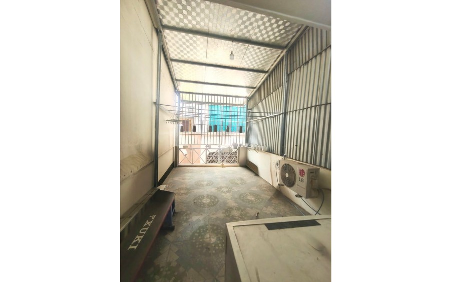 NHÀ PHÂN LÔ Ô TÔ TRÁNH - TRUNG TÂM HAI BÀ TRƯNG - KINH DOANH SẦM UẤT