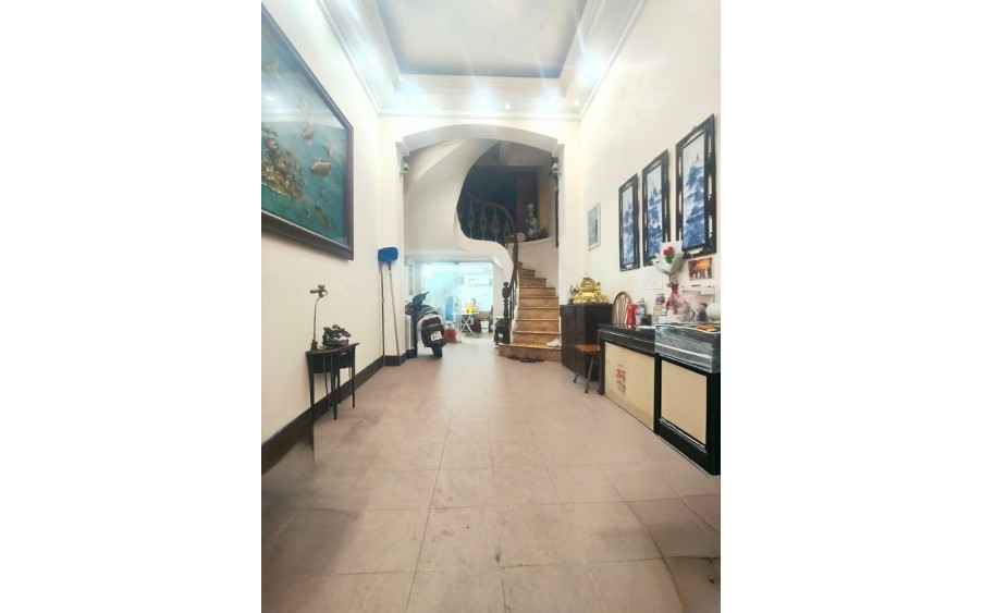 NHÀ PHÂN LÔ Ô TÔ TRÁNH - TRUNG TÂM HAI BÀ TRƯNG - KINH DOANH SẦM UẤT