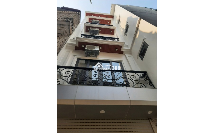 Bán nhà mặt phố Nhân Hòa, Vũ Trọng Phụng