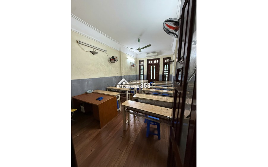 Chính chủ cho thuê nguyên căn sát góc, hướng Đông, mặt phố Bà Triệu, Q.Hai Bà Trưng, Hà Nội.