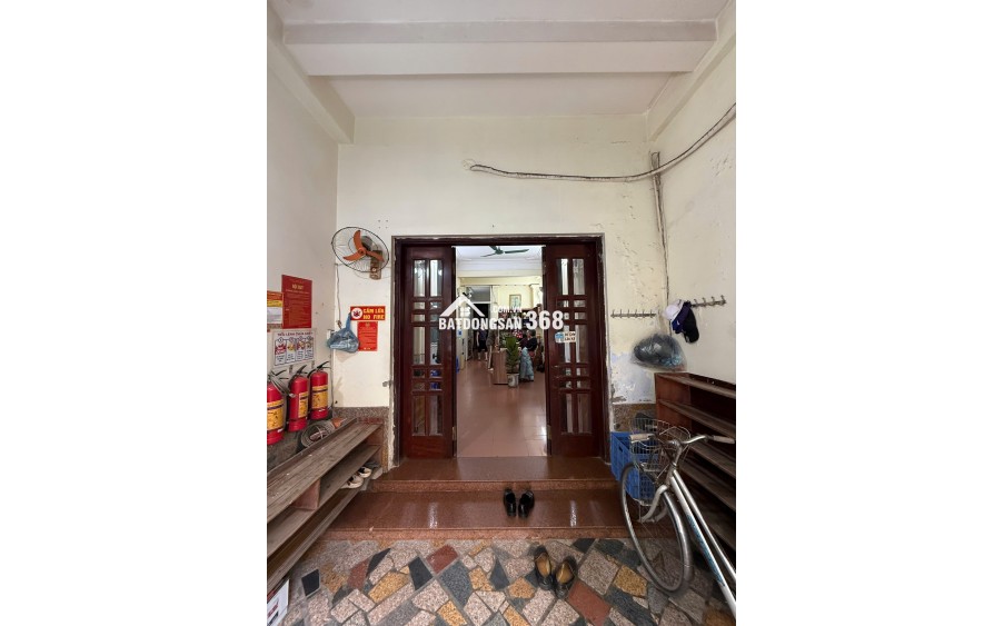 Chính chủ cho thuê nguyên căn sát góc, hướng Đông, mặt phố Bà Triệu, Q.Hai Bà Trưng, Hà Nội.