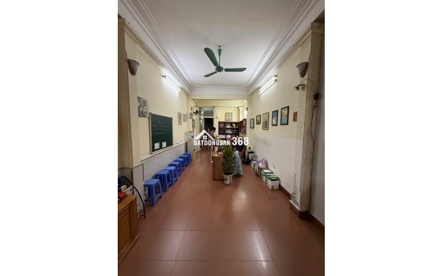 Chính chủ cho thuê nguyên căn sát góc, hướng Đông, mặt phố Bà Triệu, Q.Hai Bà Trưng, Hà Nội.