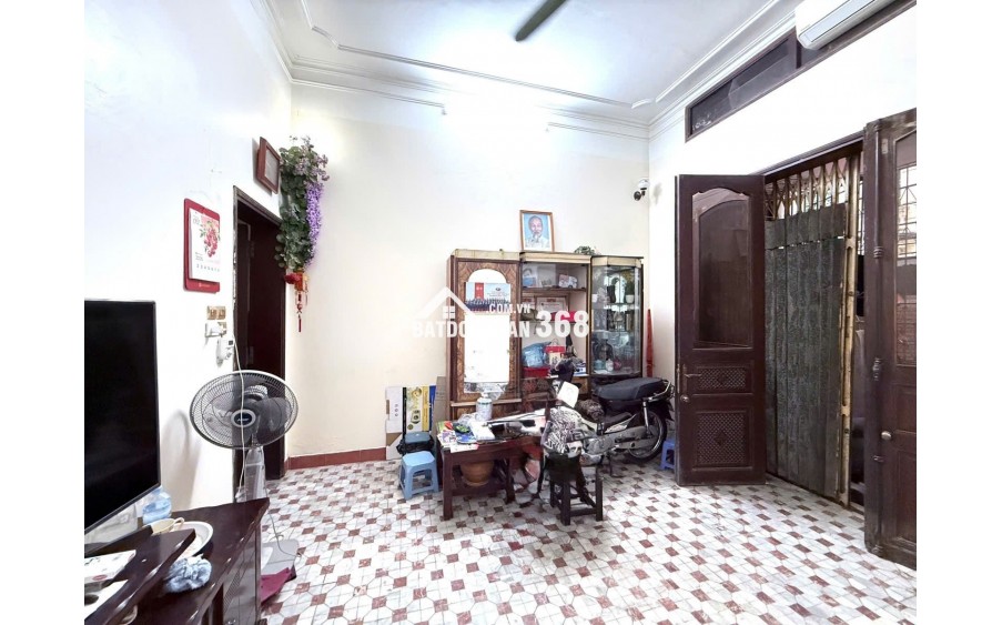 BÁN NHÀ HÀNG SIÊU ĐẸP 10M RA MẶT PHỐ - OTO ĐỖ CỬA - NHÀ DÂN XÂY KIÊN CỐ - NGÕ THÔNG TỨ TUNG - SỔ VUÔNG NỞ HẬU