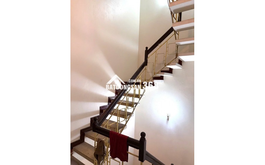 BÁN NHÀ HÀNG SIÊU ĐẸP 10M RA MẶT PHỐ - OTO ĐỖ CỬA - NHÀ DÂN XÂY KIÊN CỐ - NGÕ THÔNG TỨ TUNG - SỔ VUÔNG NỞ HẬU