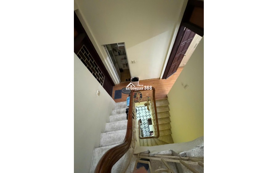 Anh trai tôi cần bán Căn Lô góc, 3 tầng, 2 mặt thoáng tại Bồ Đề, Long Biên, DT: 60.3m2, MT 5.2m, ô tô cách 50m. Nhà xây KCBT cực kỳ chắc chắn