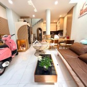 Hẻm Ô Tô - 3 Tầng đúc - Sát Mặt Tiền - Chỉ cách Quận 1 Cây cầu - 42m2 - Nhà mới vào ở ngay - P. Bình Lợi Trung