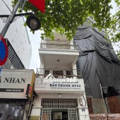 Chính chủ cho thuê nguyên căn sát góc, hướng Đông, mặt phố Bà Triệu, Q.Hai Bà Trưng, Hà Nội.