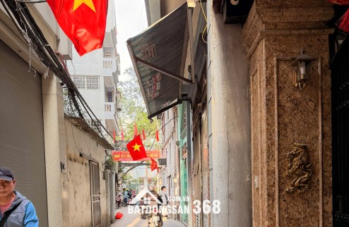 Quan nhân nhà ngay đầu ngõ, 12 tỷ 36m sử dụng 7 tầng thang máy mới kính coong chỉ cần dọn vào ở