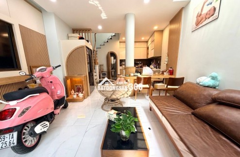 Hẻm Ô Tô - 3 Tầng đúc - Sát Mặt Tiền - Chỉ cách Quận 1 Cây cầu - 42m2 - Nhà mới vào ở ngay - P. Bình Lợi Trung