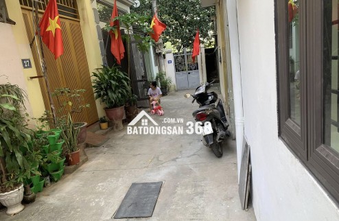 BÁN NHÀ PHÂN LÔ QUÂN ĐỘI LÝ SƠN LONG BIÊN 42m MT 4m 5 TẦNG THÔNG KHU CHUNG CƯ HẬU CẦN KHAI SƠN 2 THOÁNG NHIỀU TIỆN ÍCH.