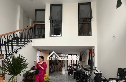 BÁN NHÀ MỚI XÂY THẠNH LỘC 15- 70M2- 5 TẦNG- HẺM XE HƠI THÔNG- TẶNG FULL NỘI THẤT- CHỈ 7,5 TỶ THƯƠNG LƯỢNG .