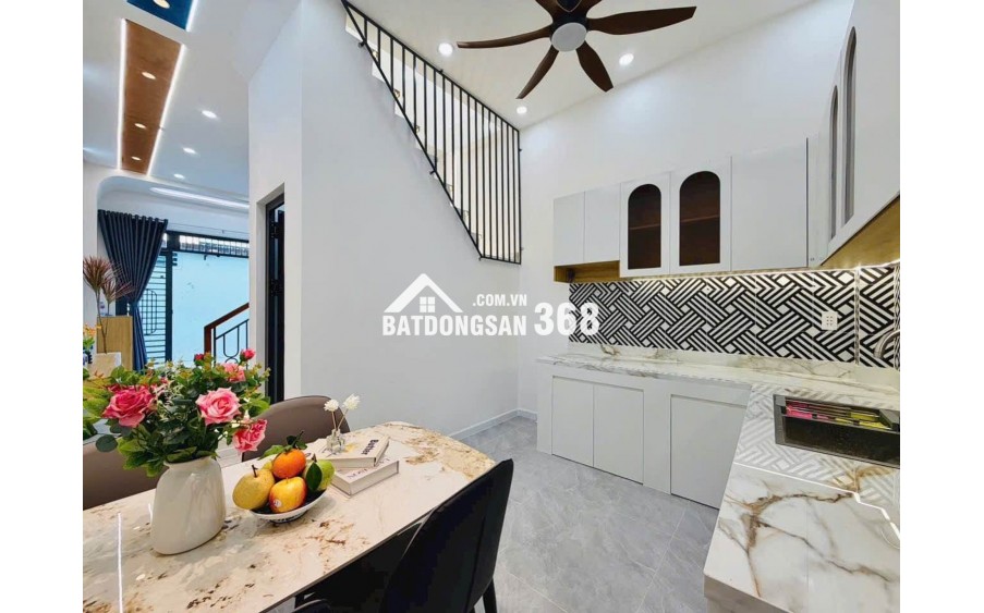 HÀNG HIẾM - SÂN BAY TSN 10” - 35M2 (3.6x9.5) - 2 TẦNG, 2 PN, 2 WC - HẺM SẠCH, DÂN TRÍ CAO