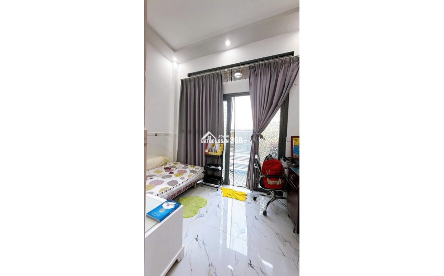  NHÀ ĐEP Q4. CAN GOC MAT TIEN DUONG SO. 2 TANG . CHI 5 TY NHINH