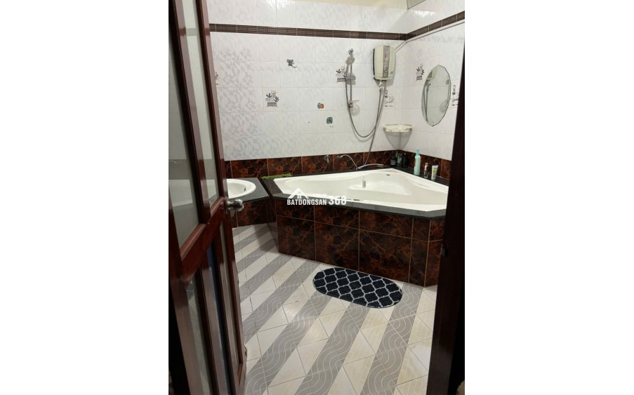 Bán nhà MT 122 Nguyễn Văn Cừ Q1 vị trí siêu đẹp tiện kinh doanh