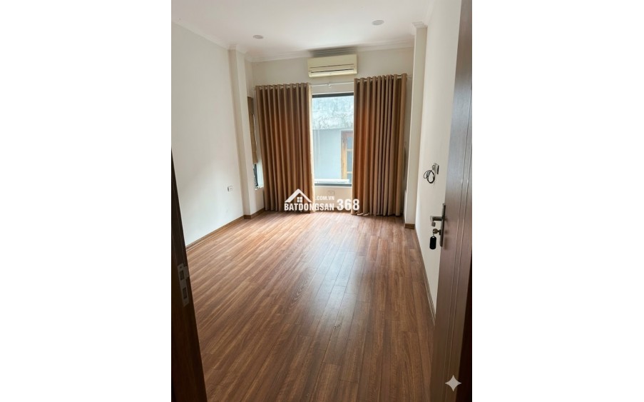 Nhà cạnh Võng Thị Tây Hồ ngõ thông – 1 phút hồ - lâu lâu mới có – 3 gác vào nhà - ở sướng