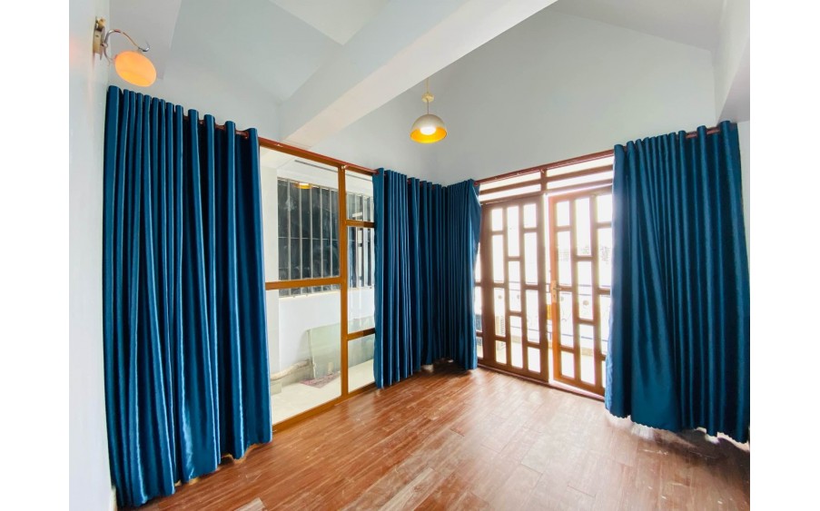 NHÀ SÁT MẶT TIỀN – 4 TẦNG 5PN – KHU SẦM UẤT KINH DOANH