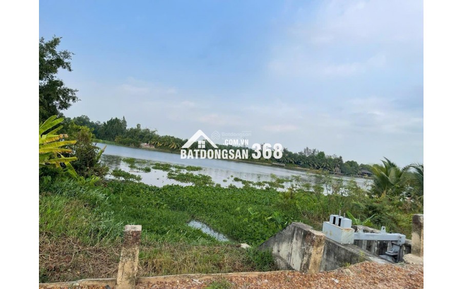 - BÁN đất Vừa MT sông SG  và MT rạch rất đẹp thoáng mát  thuộc Xã Trung An, Chủ Chi.