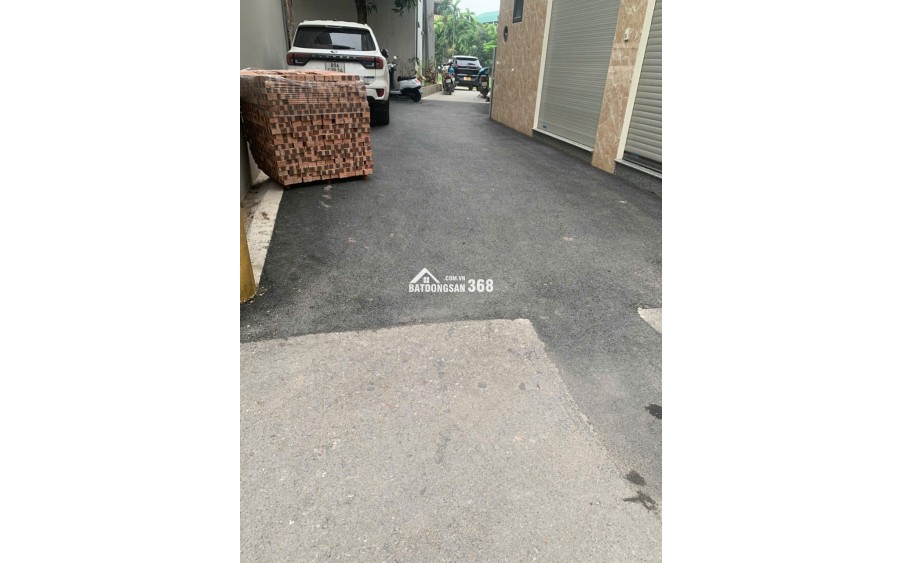 Bán đất đẹp hàng f0 đầu tư giữ tiền cực tốt .60m, nhỉnh 2 tỷ ô tô tải vào đất 

Cách  VIN Ocean Park- 1km