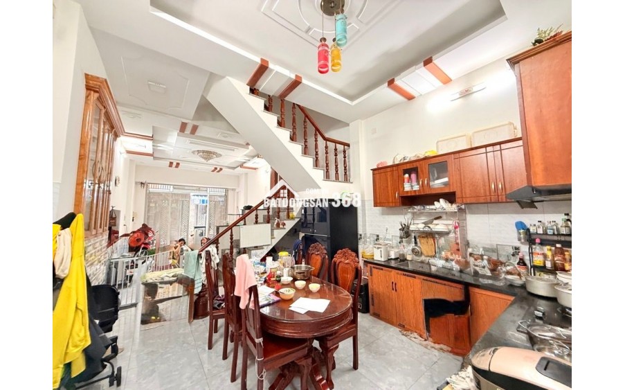 NHÀ 3 TẦNG ĐÚC BTCT Ô TÔ ĐỖ CỬA THÔNG KHẮP NGÃ