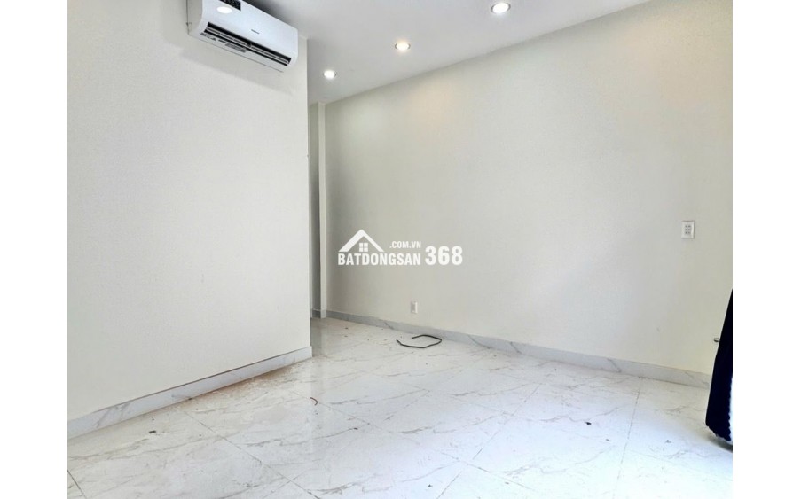 Nhà Phố Đối Diện Vạn Phúc