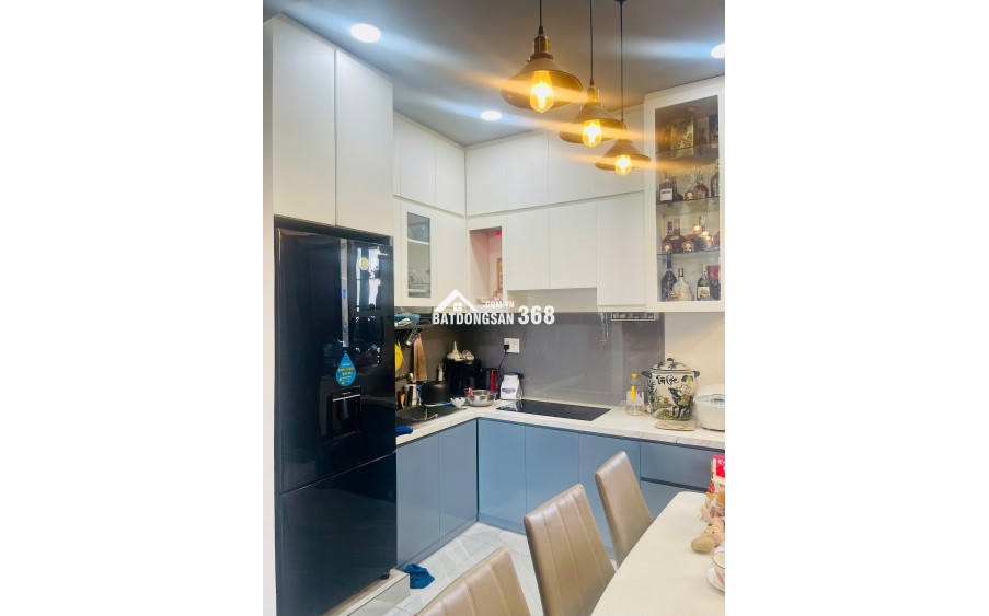 Bán căn hộ 3PN 98m2 tại Lý Thường Kiệt Q11, Tầng 8 Full nội thất