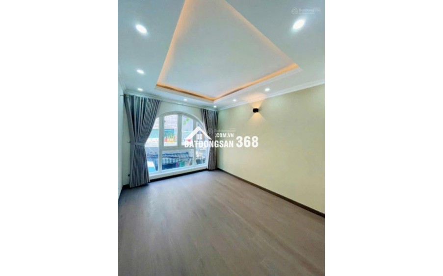 Bán nhà 2 tầng 21m² Nguyễn Thần Hiến, Q.4, 5.6 tỷ, sổ đỏ.