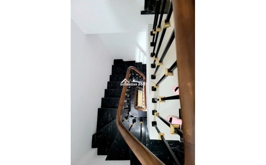 Bán nhà 6 tầng NGÔ XUÂN QUẢNG thang máy phun nội thât oto đỗ cửa giá chỉ nhỉnh 8 tỷ