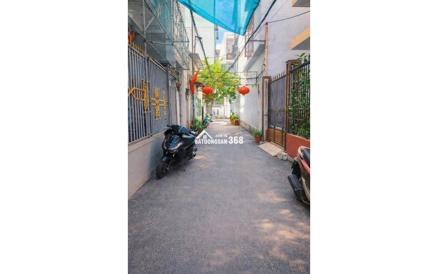 NHÀ ĐƯỜNG NÚI THÀNH – Sát Quảng trường 29/3 – Vào  ở luôn