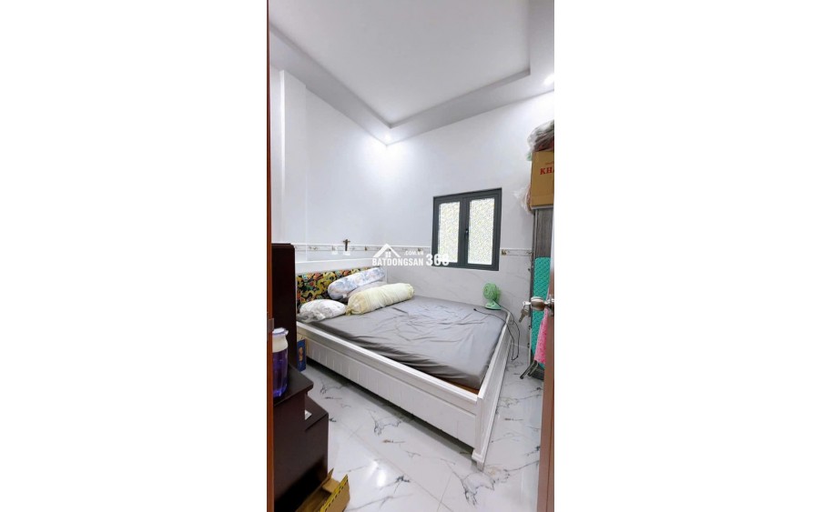  NHÀ ĐEP Q4. CAN GOC MAT TIEN DUONG SO. 2 TANG . CHI 5 TY NHINH