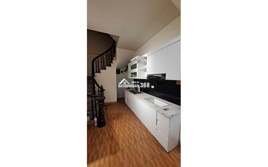 Nhà đẹp ngõ ô tô, 3.75 tỷ, tặng toàn bộ nội thất, cách phố Ngọc Lâm vài bước chân