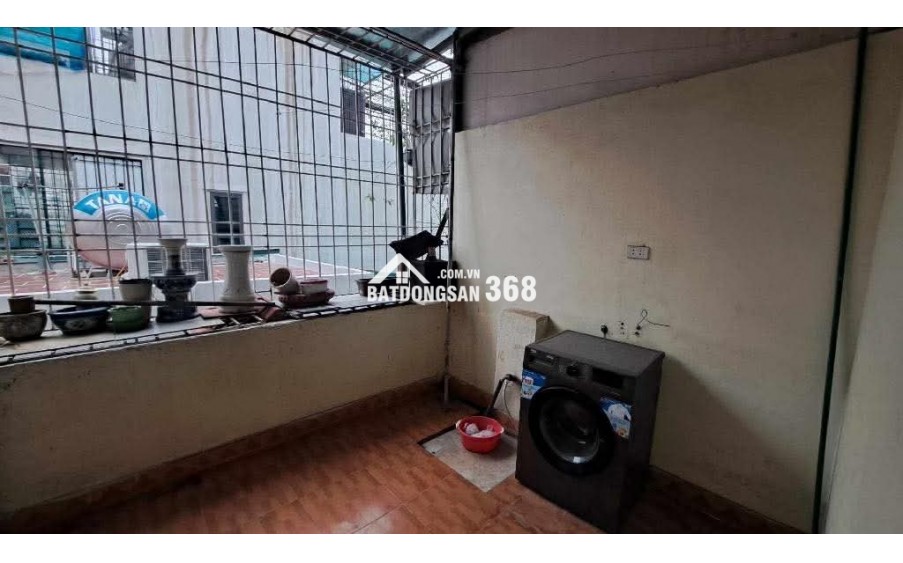 Nhà đẹp ngõ ô tô, 3.75 tỷ, tặng toàn bộ nội thất, cách phố Ngọc Lâm vài bước chân