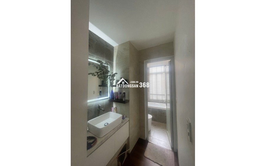 Bán căn hộ 3PN 98m2 tại Lý Thường Kiệt Q11, Tầng 8 Full nội thất