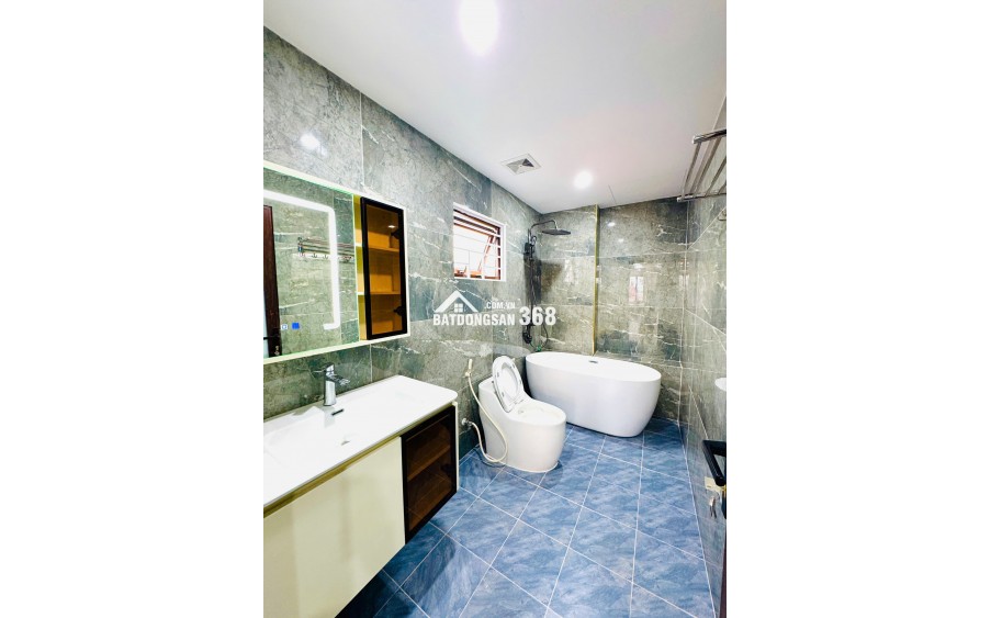 Bán nhà mặt ngõ thông Việt Hưng 75m2 x 4 tầng, MT: 5m