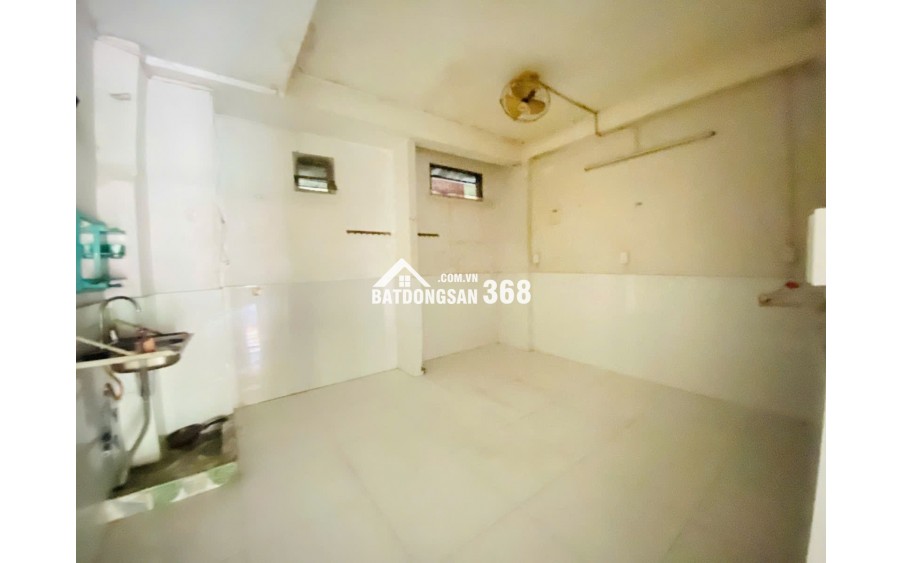  HẠ 100 TRIỆU – GIÁ MỚI CHỈ 3.6 TỶ   MẶT TIỀN TẦNG TRỆT CHUNG CƯ LÔ G LẠC LONG QUÂN – NGANG LỚN 4.3M – TIỆN KINH DOANH