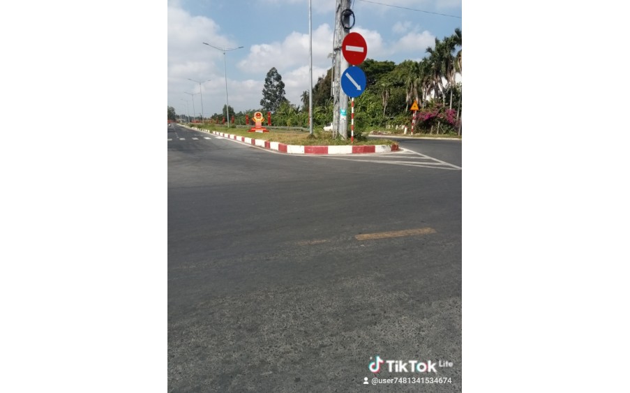  BÁN GẤP NHÀ MẶT TIỀN _ GIẢM NGAY 510TRIEU CHỈ CÒN 2 TỶ 990TRIEU TRƯỚC 30/04