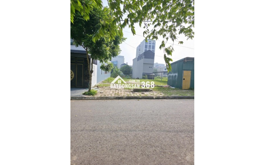 Tôi bán nhanh lô đất 100,1m2 full thổ tại Phú Cát, Hà Nội, sổ đỏ, đường oto tránh nhau, giá 3 tỷ