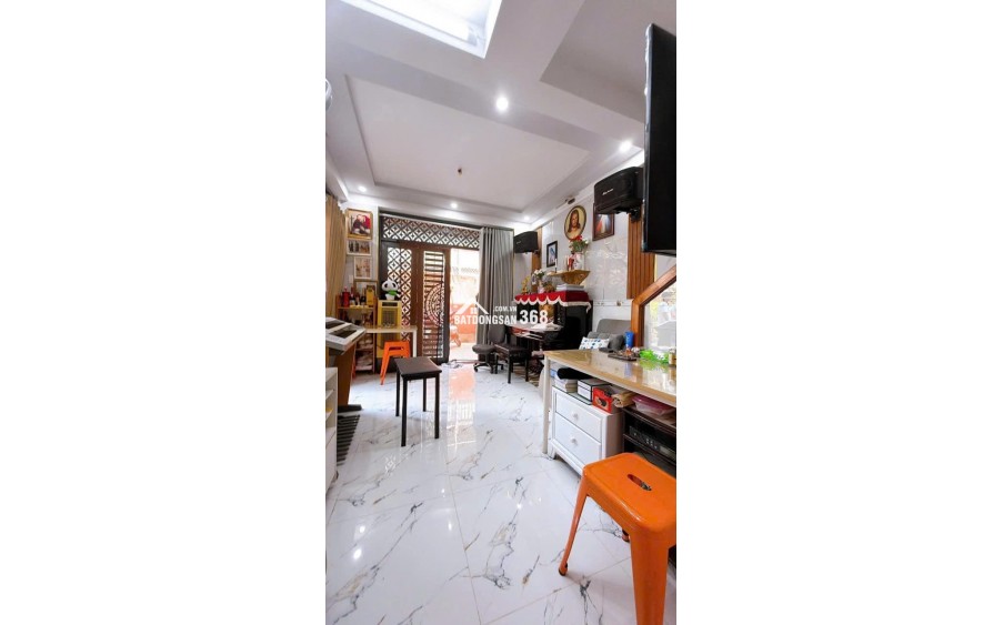  NHÀ ĐEP Q4. CAN GOC MAT TIEN DUONG SO. 2 TANG . CHI 5 TY NHINH