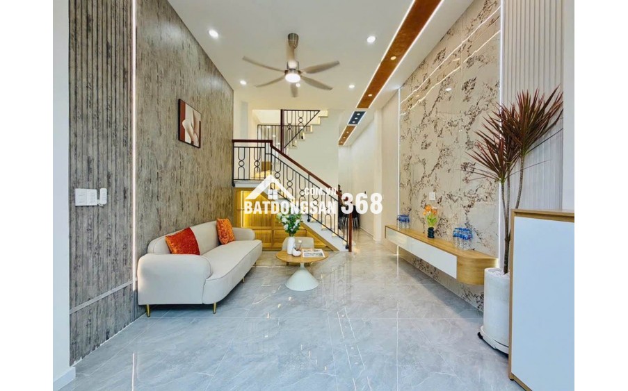 HÀNG HIẾM - SÂN BAY TSN 10” - 35M2 (3.6x9.5) - 2 TẦNG, 2 PN, 2 WC - HẺM SẠCH, DÂN TRÍ CAO