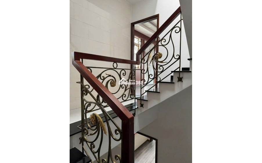 LÊN SÓNG NHÀ ĐẸP XE HƠI ĐẬU CỬA