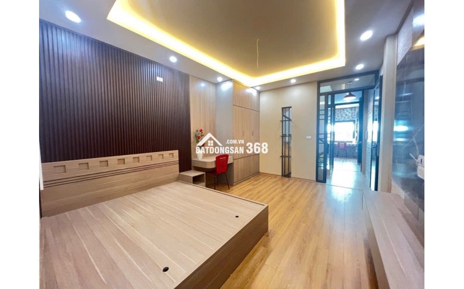 Nguyễn Văn Cừ , nhà đẹp ở ngay , full nội thất ,ngay sát cầu Chương Dương , 2 phút sang Phố Cổ , nhỉnh 11  

 SD - 56m²  dân xây chắc chắn -