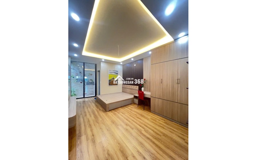 Nguyễn Văn Cừ , nhà đẹp ở ngay , full nội thất ,ngay sát cầu Chương Dương , 2 phút sang Phố Cổ , nhỉnh 11  

 SD - 56m²  dân xây chắc chắn -