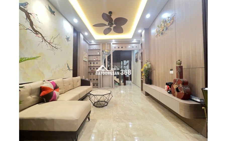 Nguyễn Văn Cừ , nhà đẹp ở ngay , full nội thất ,ngay sát cầu Chương Dương , 2 phút sang Phố Cổ , nhỉnh 11  

 SD - 56m²  dân xây chắc chắn -