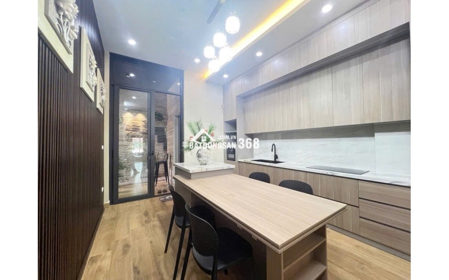 Nguyễn Văn Cừ , nhà đẹp ở ngay , full nội thất ,ngay sát cầu Chương Dương , 2 phút sang Phố Cổ , nhỉnh 11  

 SD - 56m²  dân xây chắc chắn -