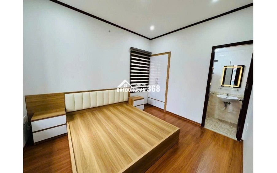 Cần bán  Trung tâm Long Biên ,Nguyễn Văn Cừ  ,nhà mới đẹp ở ngay 
+ 60m² thang máy xịn , full nội thất, Nhỉnh 12  
+ Lô góc thoáng vĩnh viễn