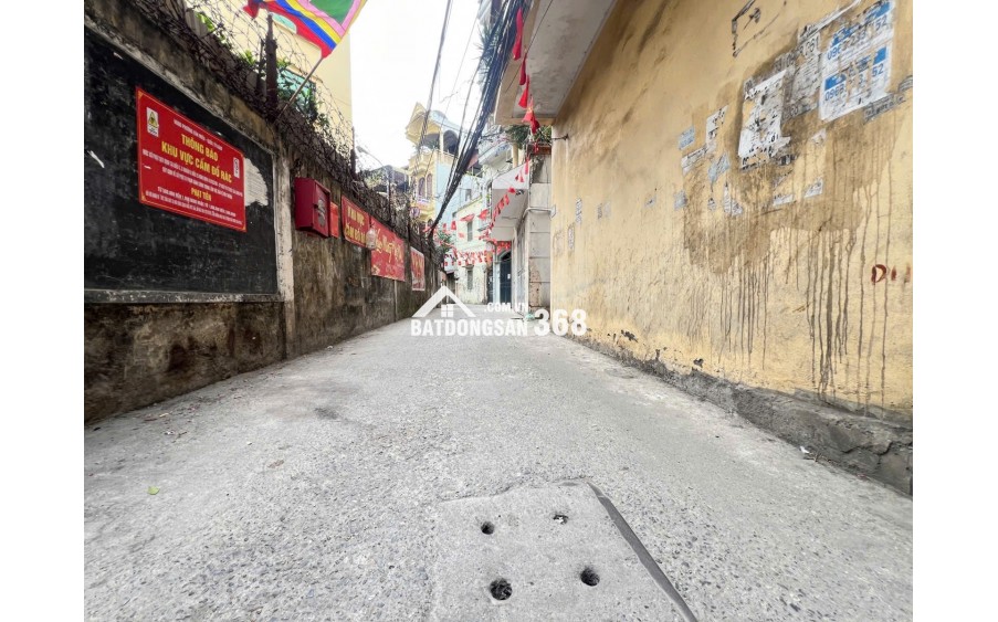 Bán nhà lô góc 2 mặt tiền, gần phố Hào Nam, Đống Đa, 30m2 5 tầng, 4,5m hơn 10 tỷ, oto đỗ cửa, đa tiện ích xung quanh.