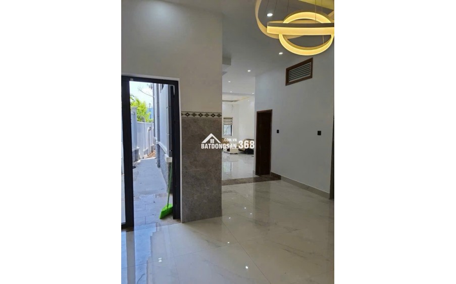 Giảm S.O.C CHỈ 8Ty9
BIỆT THỰ- ĐƯỜNG 10M- 191M2- 2TẦNG- NGANG NỞ HẬU 9.5M- LÊ VĂN LƯƠNG