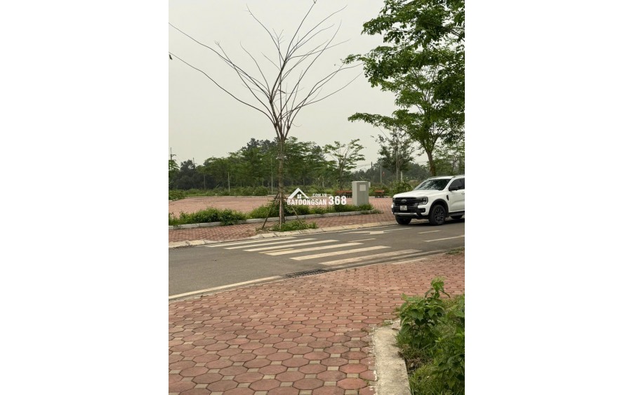 Bí mật lô đất 100m2 gần Quốc Lộ 21, khu vực trung tâm Hòa Lạc. Phù hợp xây trọ, đầu tư sinh lời, kết nối Metro 5 – Quốc Lộ 21. Liên hệ xem đất ngay.